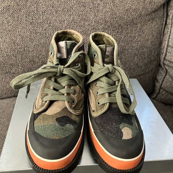 Preowned VALENTINO GARAVANI Camo Canvas Sneakers - Picture 3 of 8